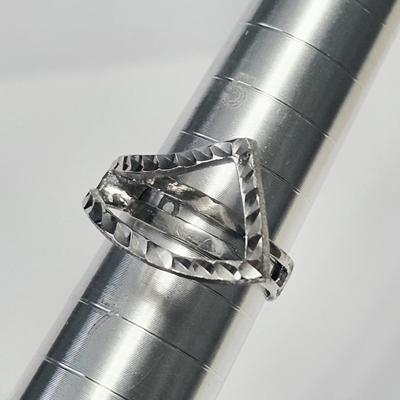 Unique Sterling Silver Diamond-cut Ring size 6 - Picture 8 of 9